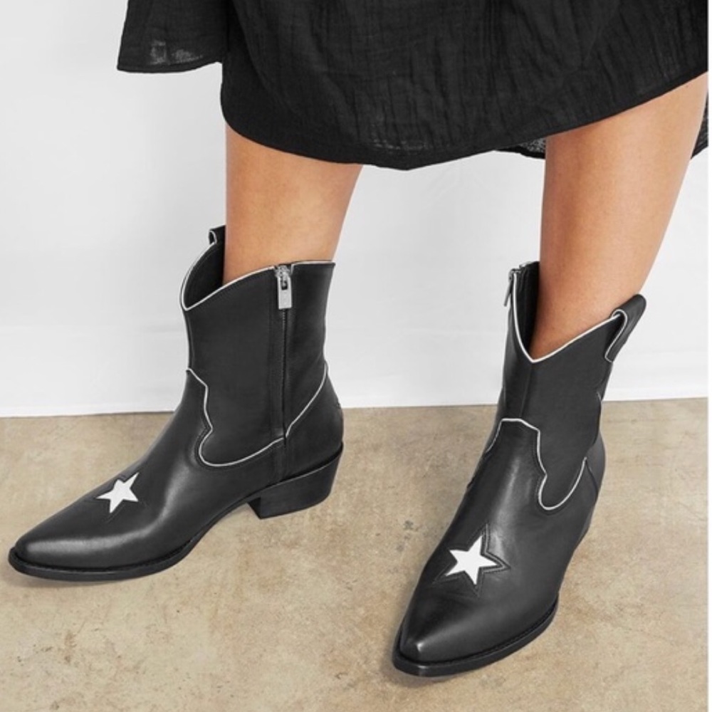 Brand new Anine Bing Elton Star cowboy boot!